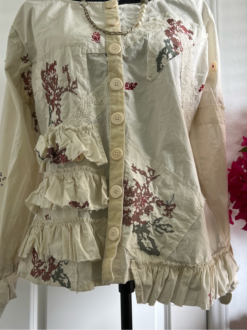 Women's Cream Ruffle Button-Front Blouse with Floral Print XL - Picture 3 of 10